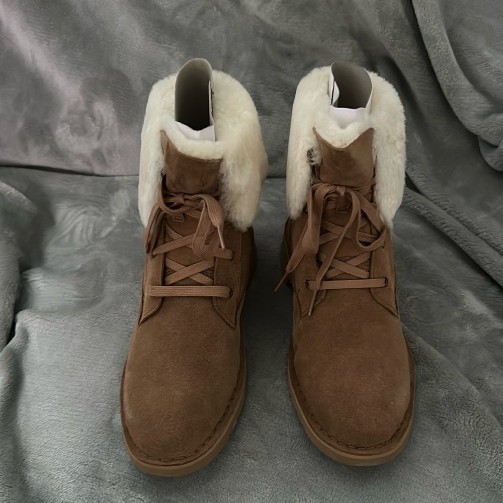 Authentic UGG Women’s Weylyn.